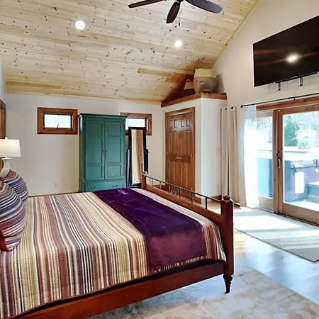 Cozy Berev Σαιν-Τροπέ