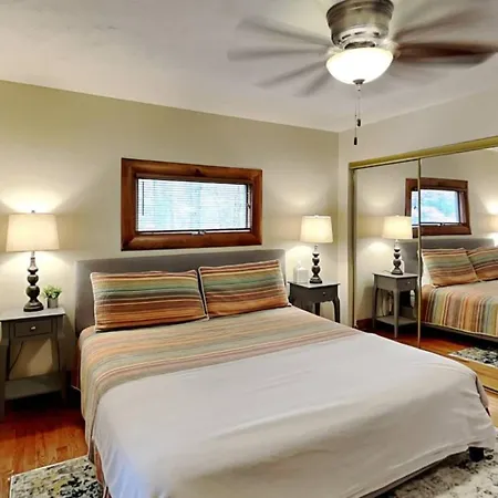 Cozy Berev Σαιν-Τροπέ